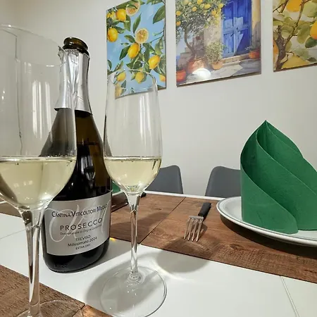 Lägenhet Pausania Luxury Ferrini