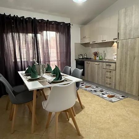 Lägenhet Pausania Luxury Ferrini Tempio Pausania
